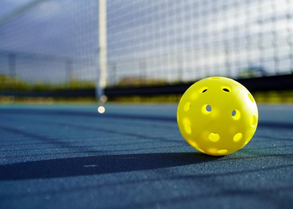 Read more about the article 2 loại bóng pickleball cho mọi nhu cầu