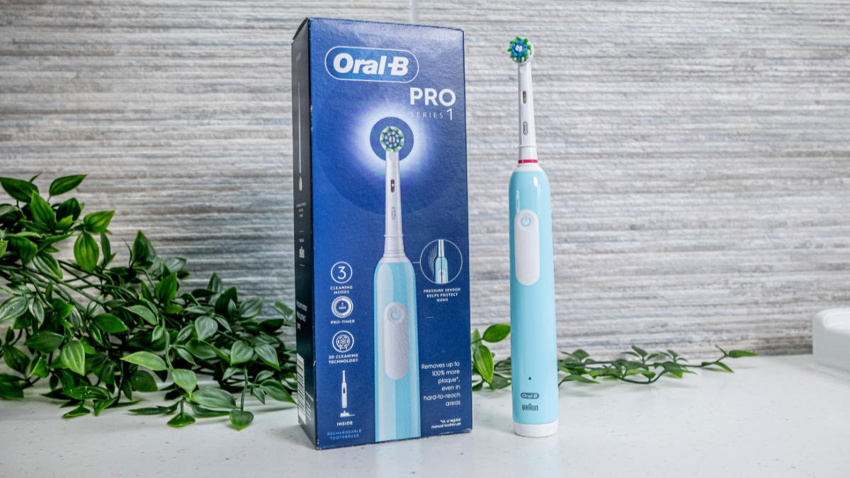Read more about the article Bàn chải điện Oral-B Pro Series 1: Vệ sĩ công nghệ cao cho nụ cười sáng ✨